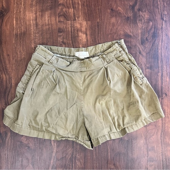 Anthropologie Kelyn Pleated Green Shorts - Picture 2 of 7